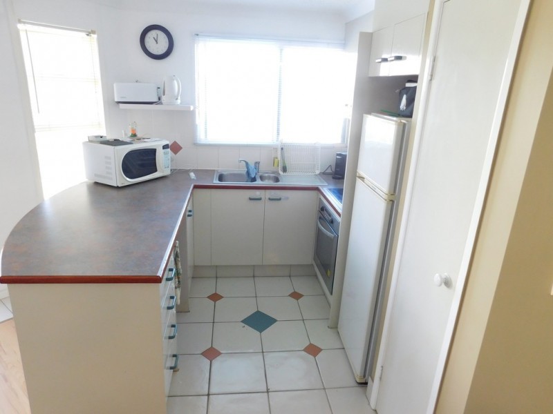 7/7-9 Robert Street, Labrador QLD 4215