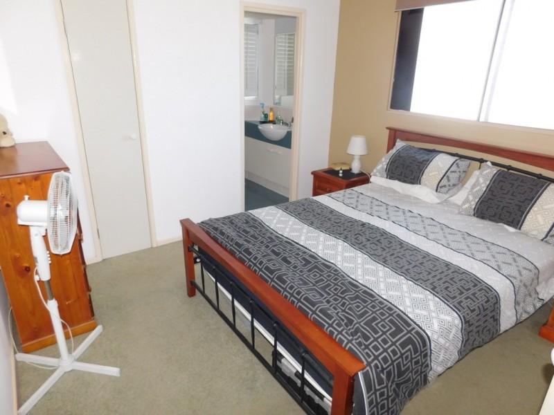 7/7-9 Robert Street, Labrador QLD 4215