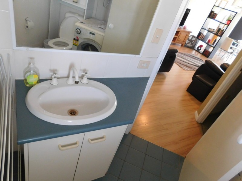 7/7-9 Robert Street, Labrador QLD 4215