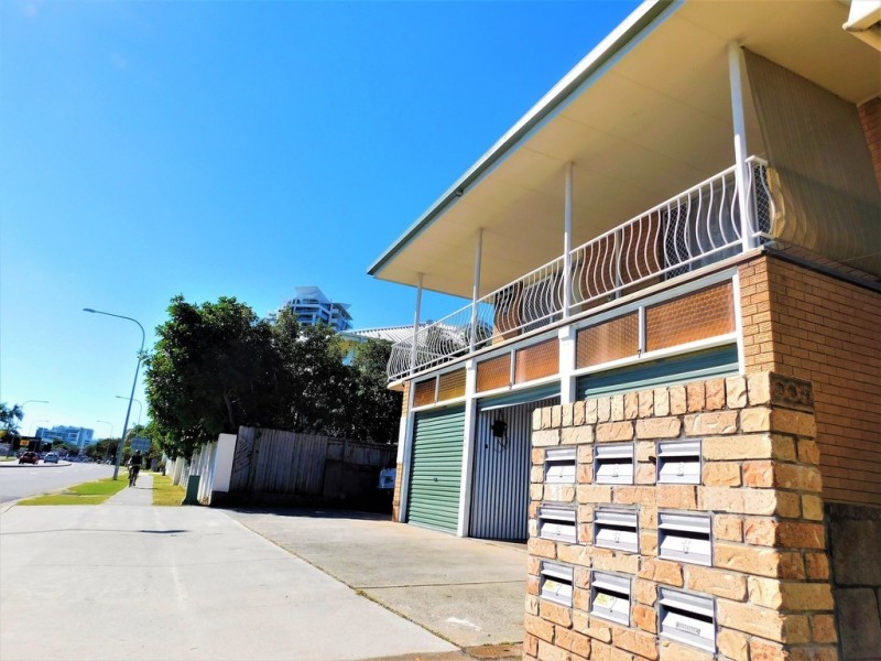 8/31 Frank Street, Labrador QLD 4215