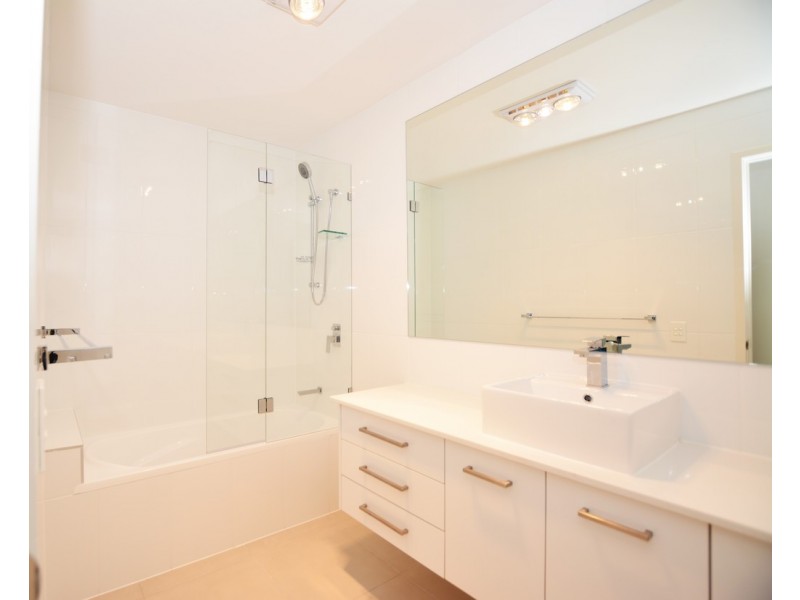 15/1 Waters Close, Hope Island QLD 4212