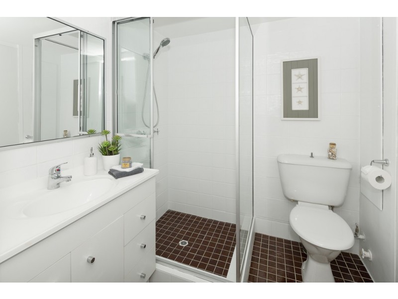 33/318 Marine Parade, Labrador QLD 4215