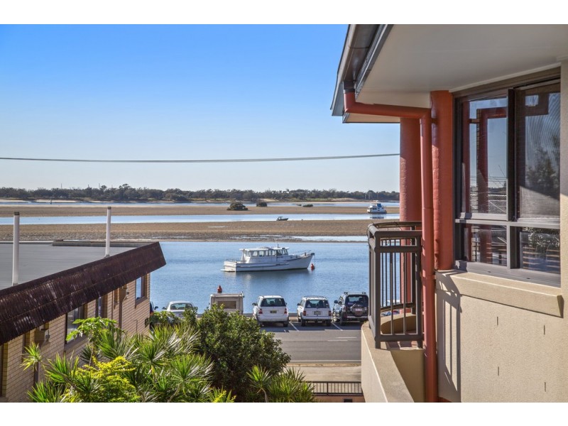 11/274 Marine Parade, Labrador QLD 4215