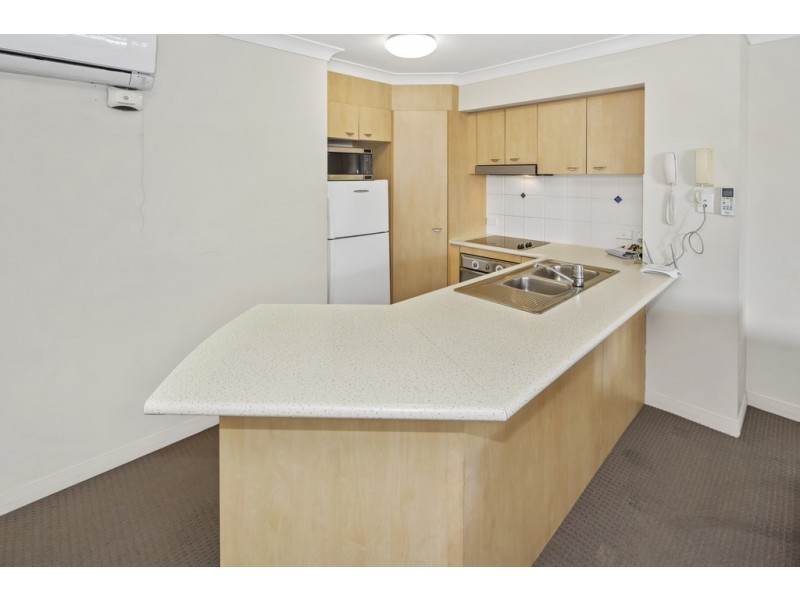 222/392 Marine Parade, Labrador QLD 4215