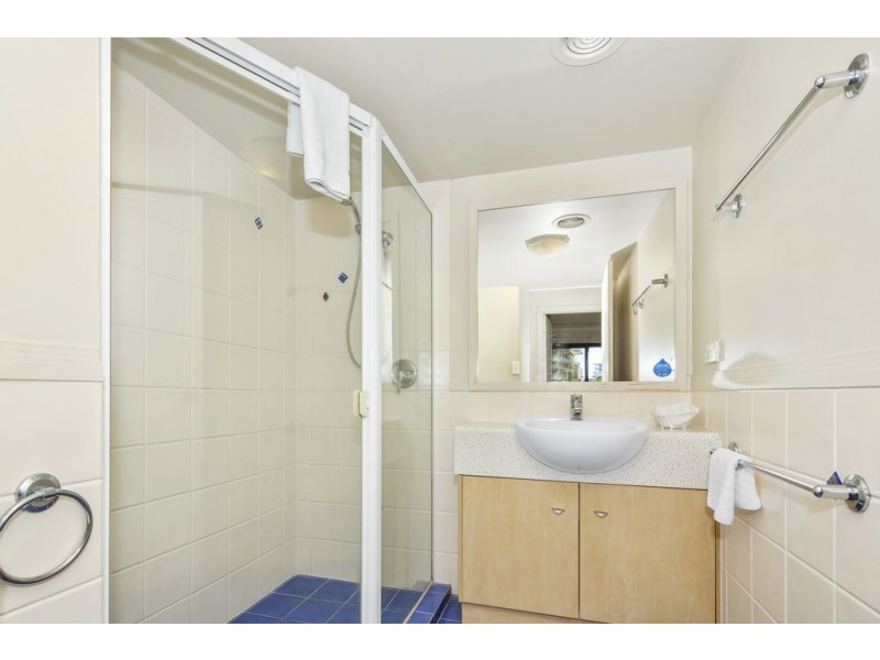 222/392 Marine Parade, Labrador QLD 4215
