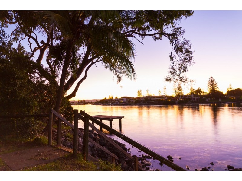 14 Cannes Avenue, Surfers Paradise QLD 4217