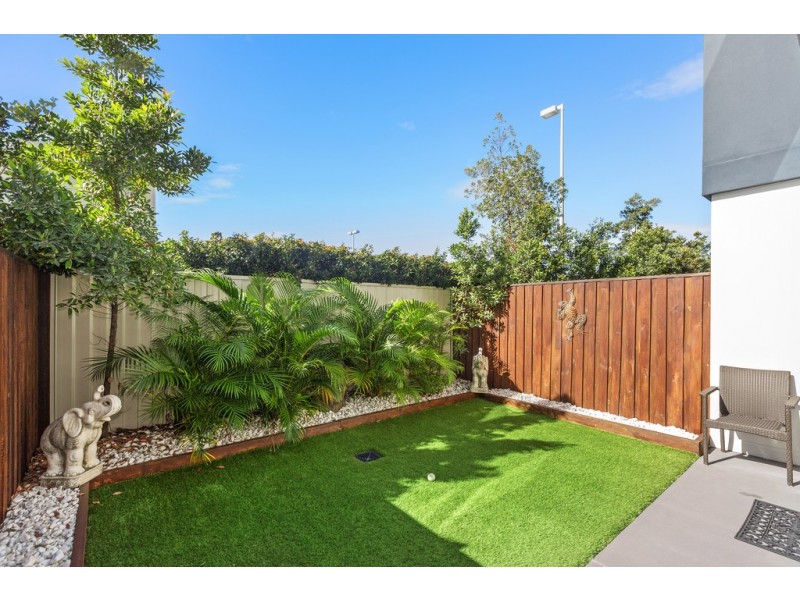 14/1 Mervyn Thomas Drive, Hope Island QLD 4212