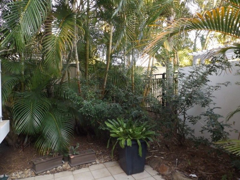 13/13-23 Bright Avenue, Labrador QLD 4215