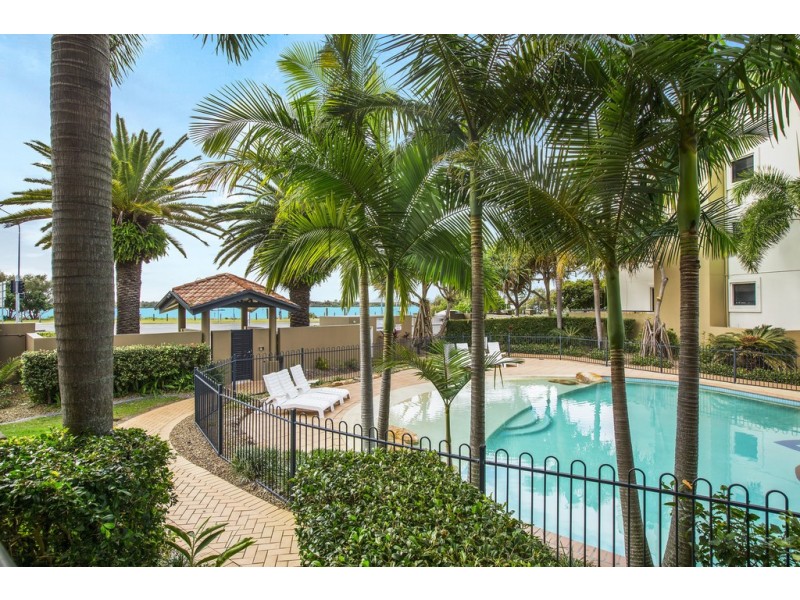 108/392 Marine Parade, Labrador QLD 4215