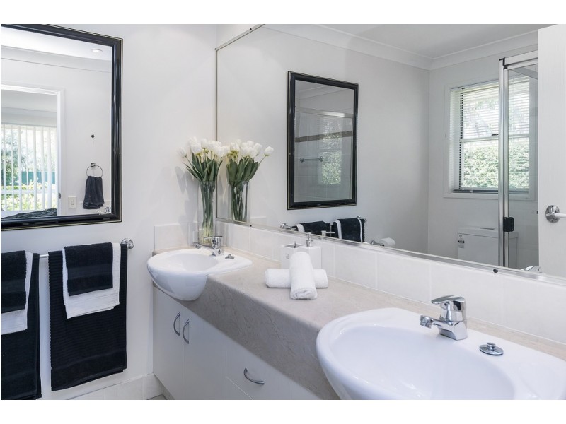 1028 Rosebank Way Nth, Hope Island QLD 4212