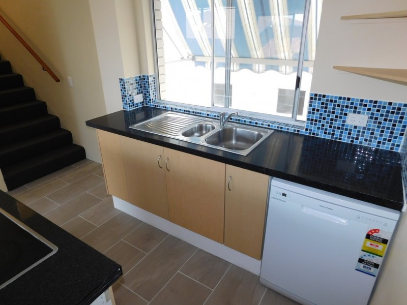 7/294 Marine Parade, Labrador QLD 4215