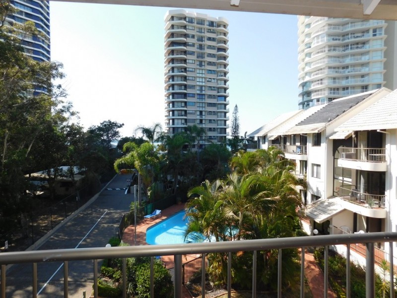 17/9 Bayview Street, Runaway Bay QLD 4216
