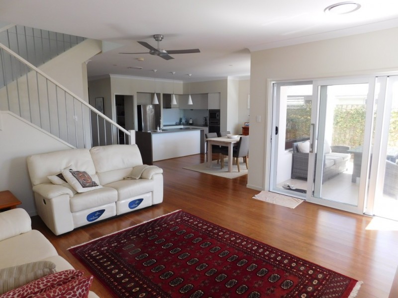 17 Azure way, Hope Island QLD 4212