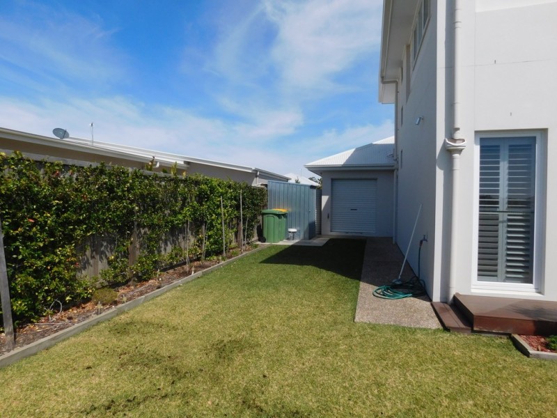 17 Azure way, Hope Island QLD 4212