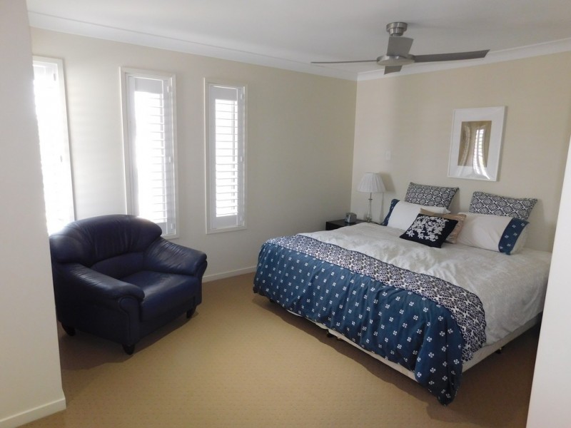 17 Azure way, Hope Island QLD 4212