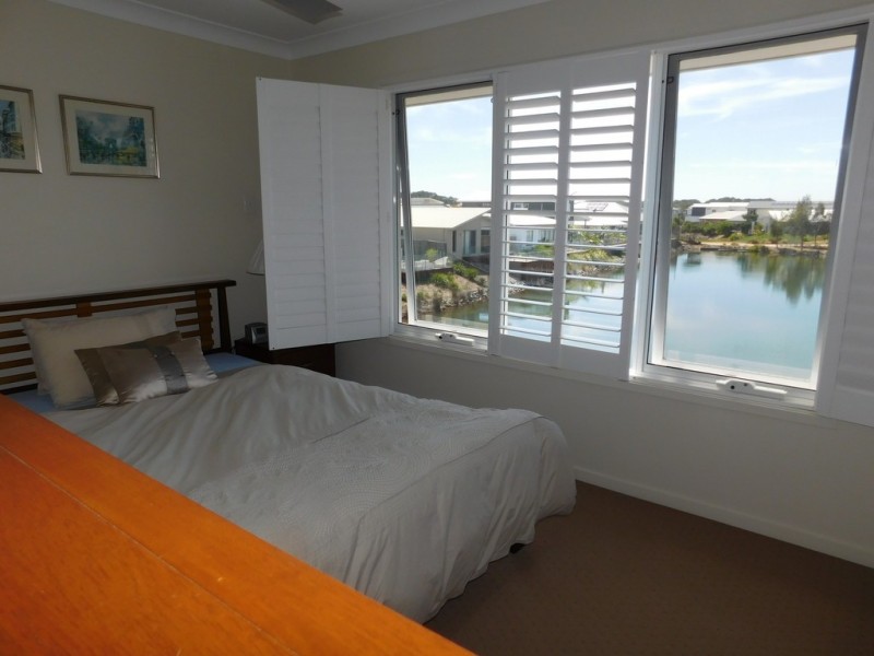 17 Azure way, Hope Island QLD 4212