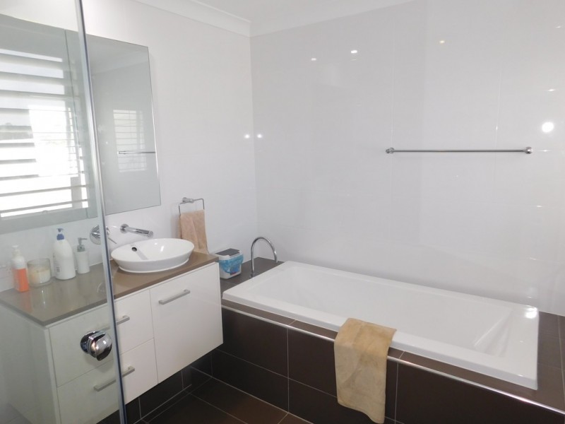 17 Azure way, Hope Island QLD 4212