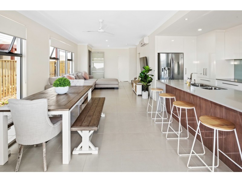 20/1 Waters Close, Hope Island QLD 4212