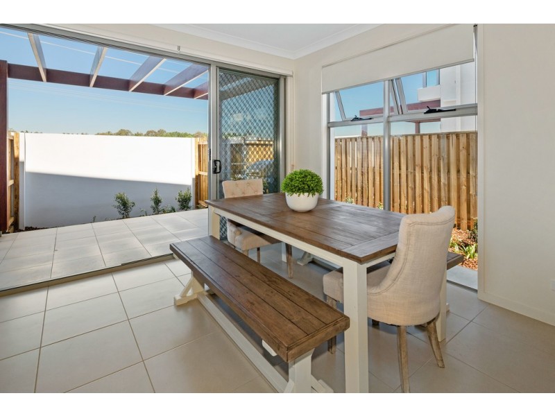 20/1 Waters Close, Hope Island QLD 4212