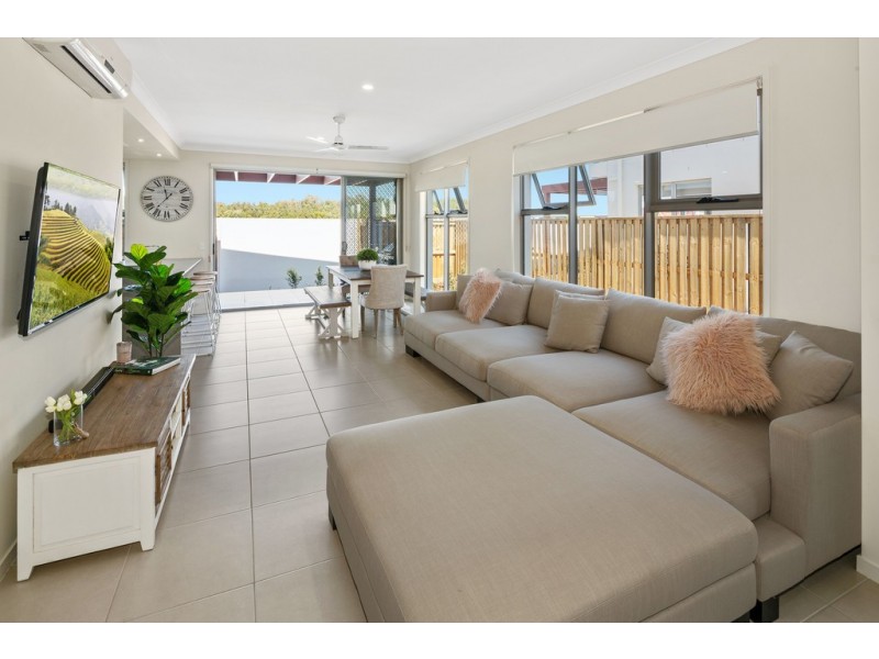 20/1 Waters Close, Hope Island QLD 4212