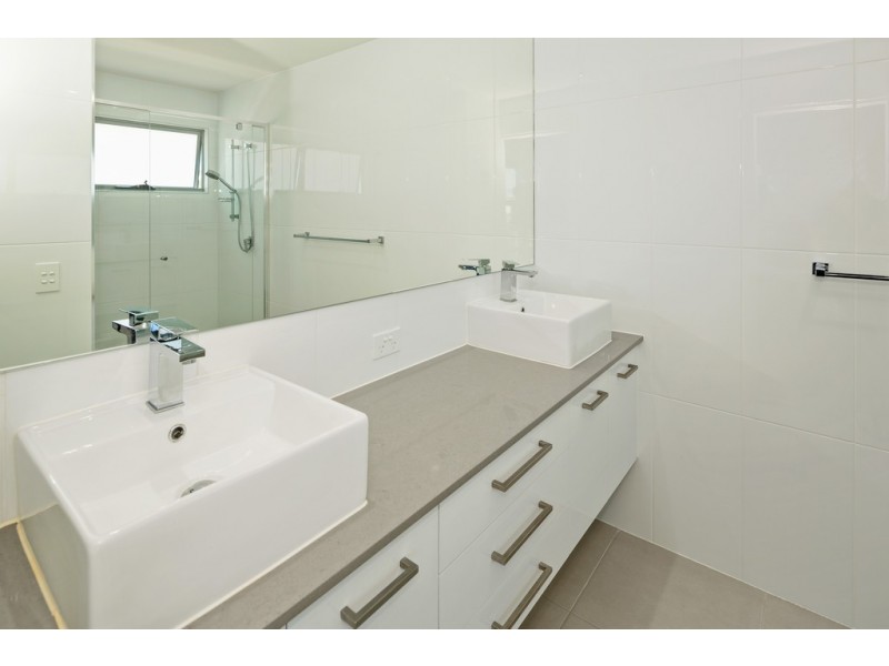 20/1 Waters Close, Hope Island QLD 4212