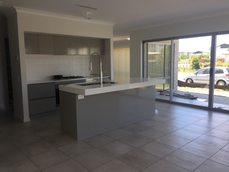 4 Waters Close, Hope Island QLD 4212