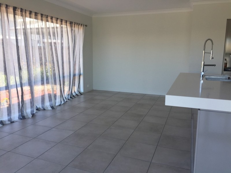 4 Waters Close, Hope Island QLD 4212