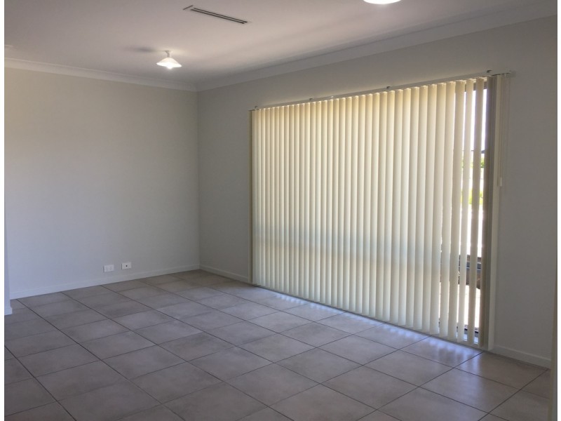 4 Waters Close, Hope Island QLD 4212