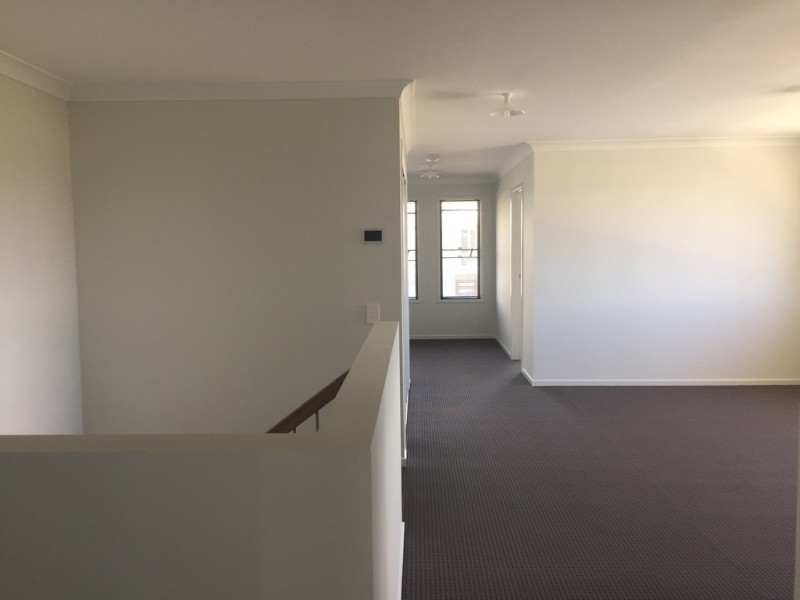 4 Waters Close, Hope Island QLD 4212