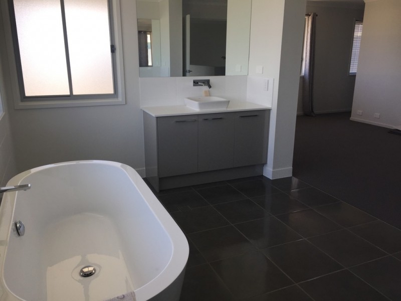 4 Waters Close, Hope Island QLD 4212