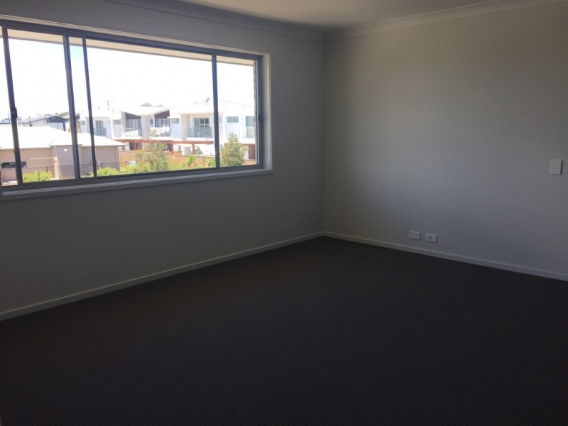 4 Waters Close, Hope Island QLD 4212