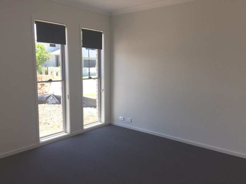 4 Waters Close, Hope Island QLD 4212