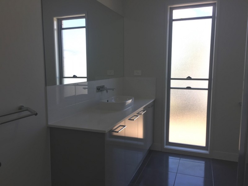 4 Waters Close, Hope Island QLD 4212