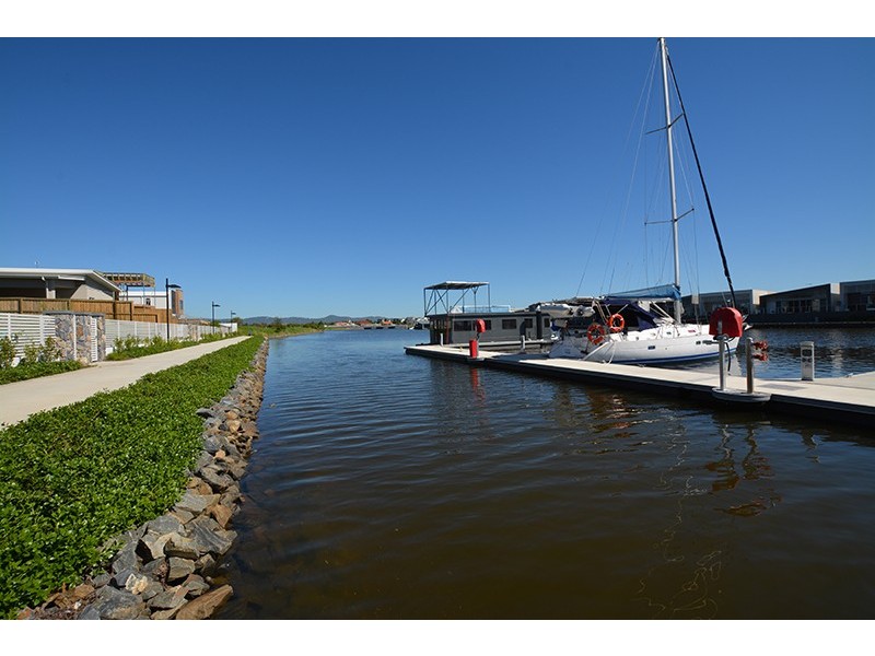 4 Waters Close, Hope Island QLD 4212