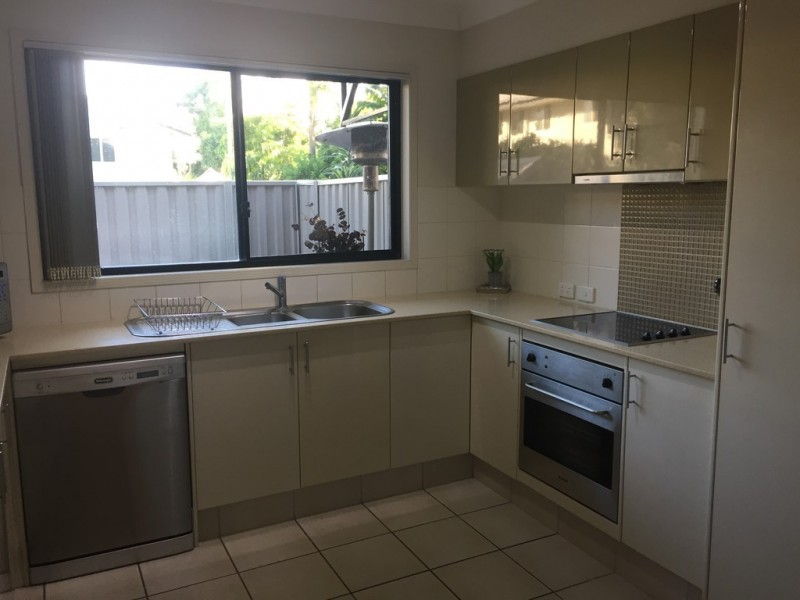 6/8 Gordon Street, Labrador QLD 4215