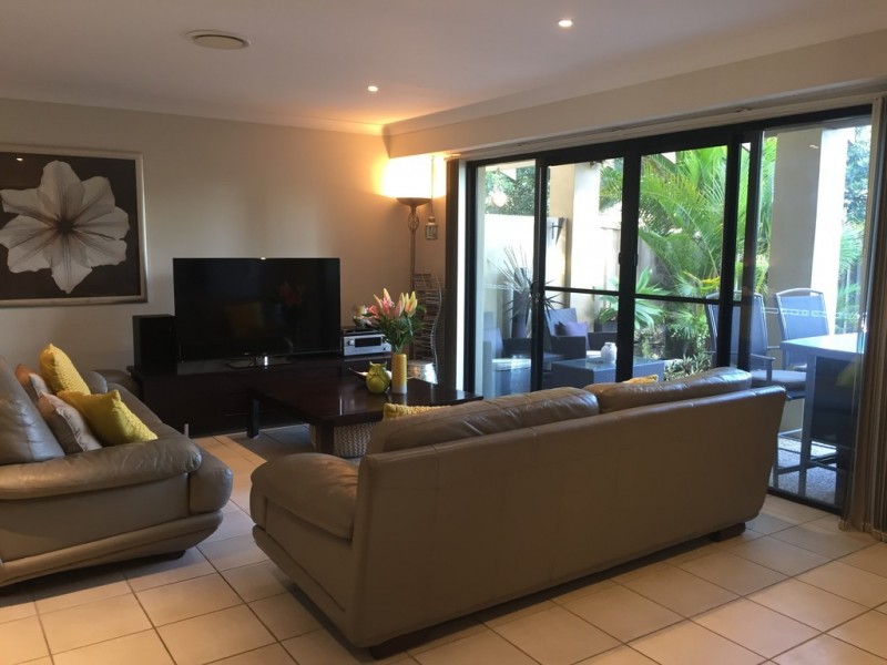 6/8 Gordon Street, Labrador QLD 4215