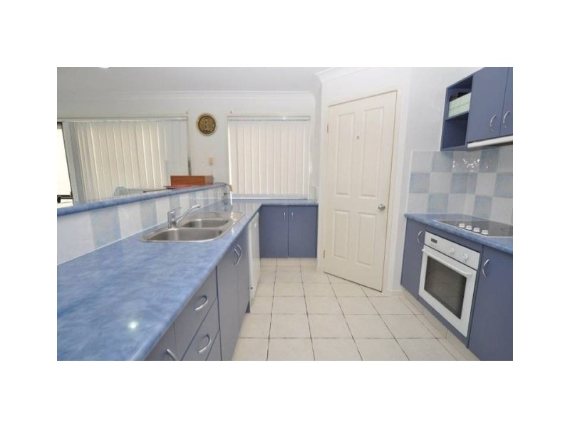 8 Blackwattle Circuit, Arundel QLD 4214