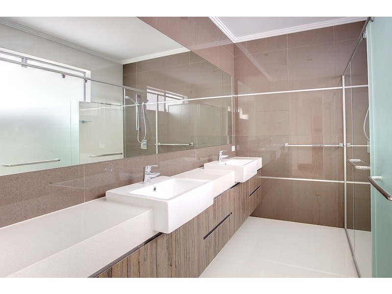 5/114 The Esplanade, Paradise Point QLD 4216