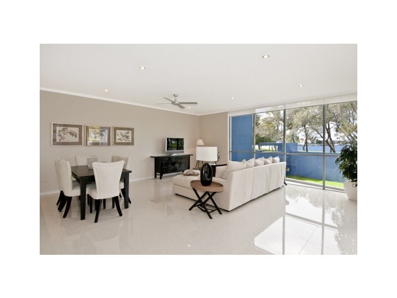 5/114 The Esplanade, Paradise Point QLD 4216