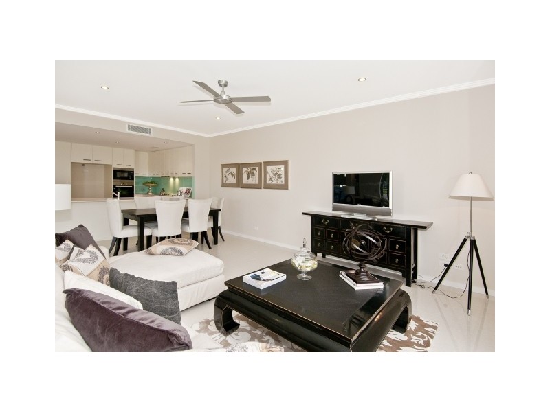 5/114 The Esplanade, Paradise Point QLD 4216