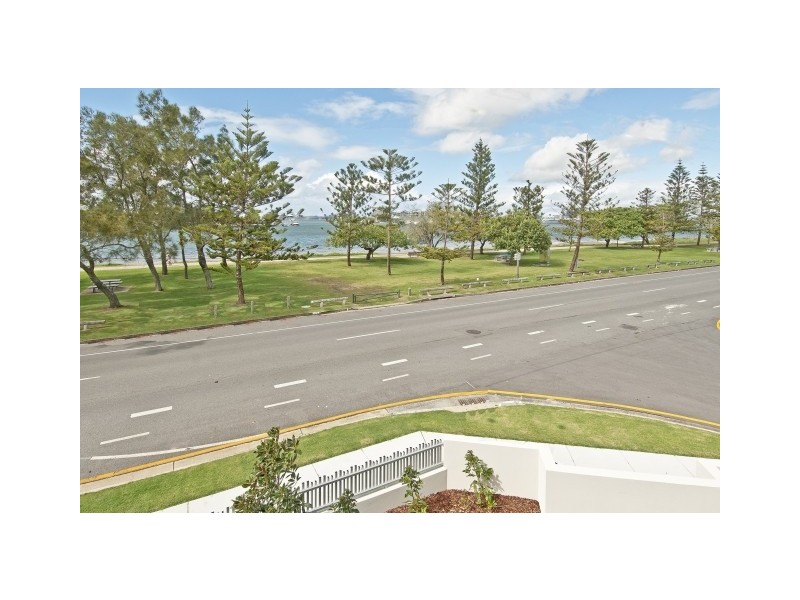 5/114 The Esplanade, Paradise Point QLD 4216