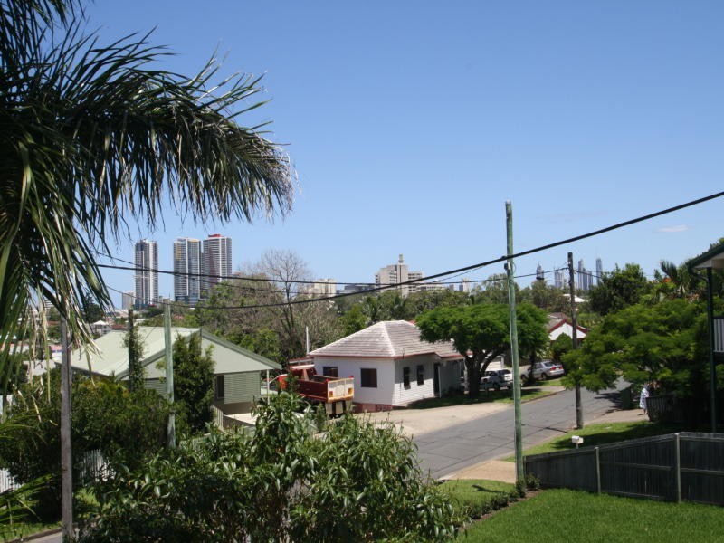 10 Beatty St, Southport QLD 4215