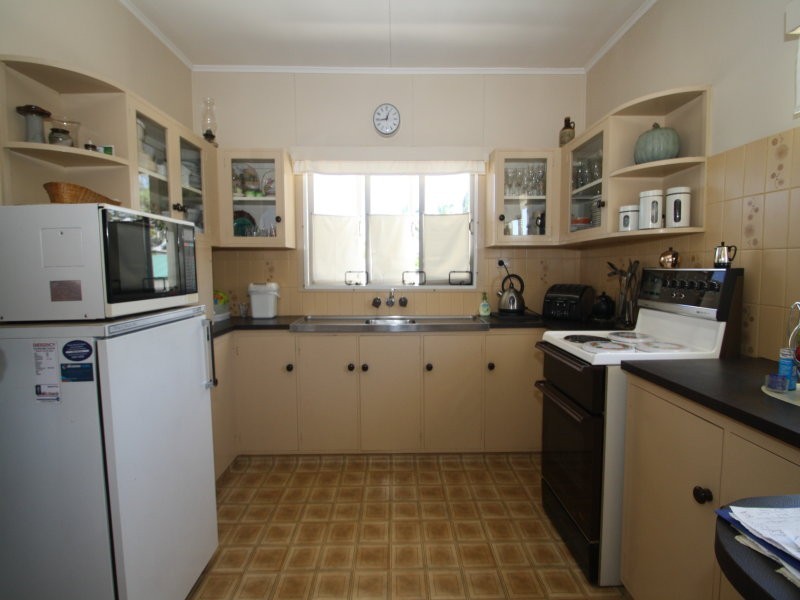 10 Beatty St, Southport QLD 4215