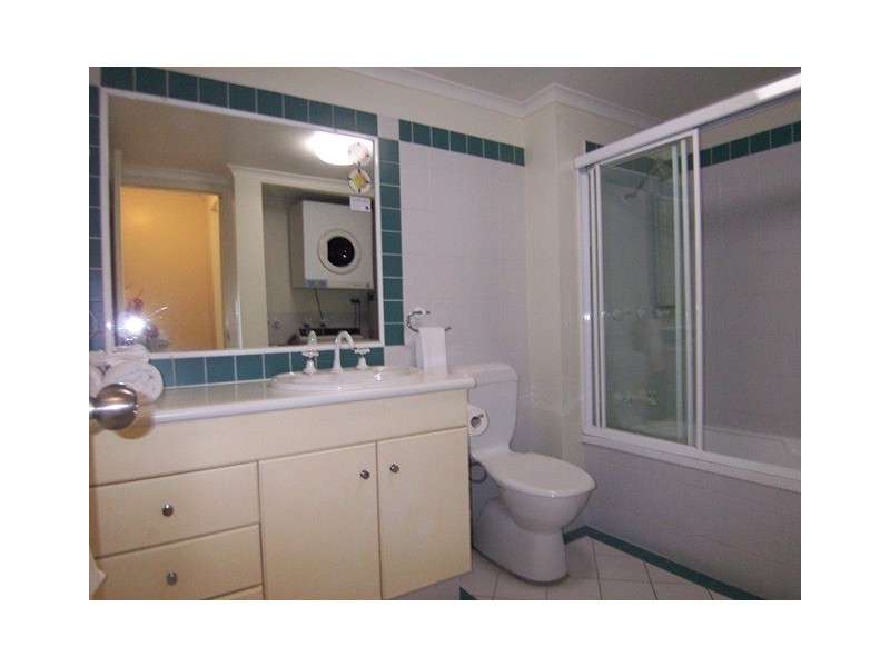 9A/220 Marine Pde, Labrador QLD 4215