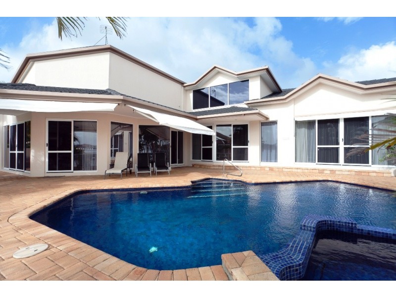 7  Excalibur Court, Sovereign Islands QLD 4216