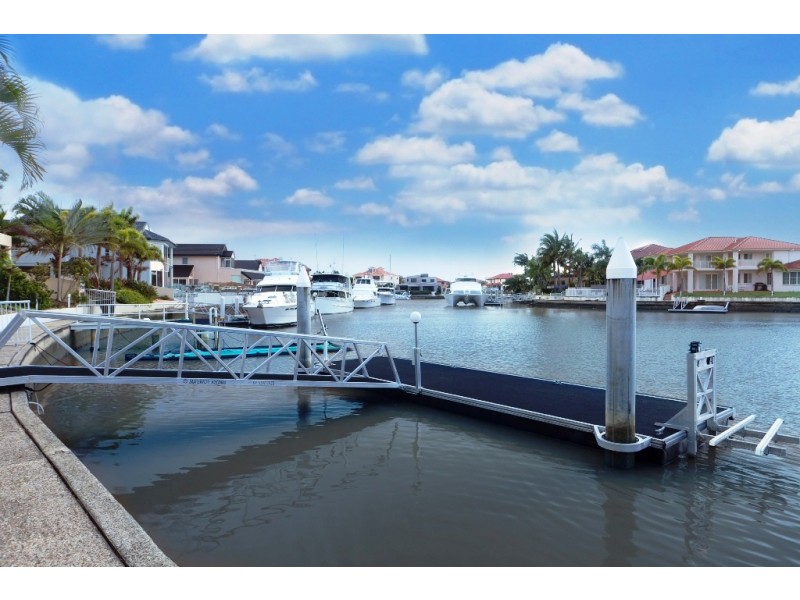 7  Excalibur Court, Sovereign Islands QLD 4216