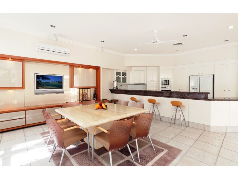 7  Excalibur Court, Sovereign Islands QLD 4216