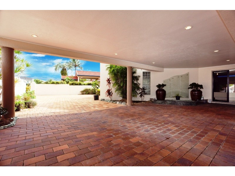 7  Excalibur Court, Sovereign Islands QLD 4216