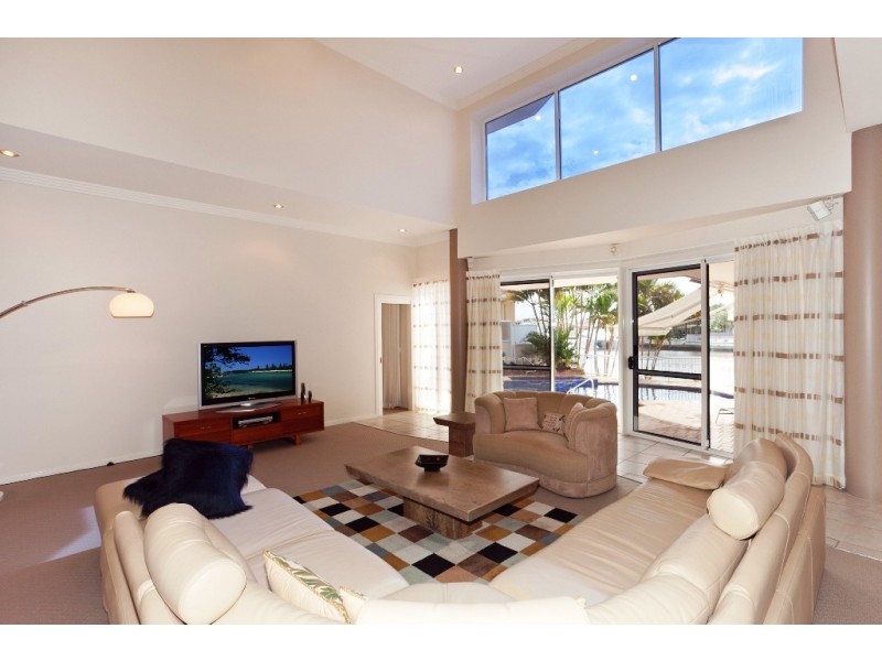 7  Excalibur Court, Sovereign Islands QLD 4216