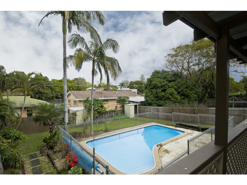 4 Horder Avenue, Labrador QLD 4215